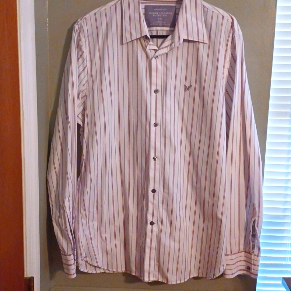 Men's American Eagle White/Red Striped Button Up Shirt